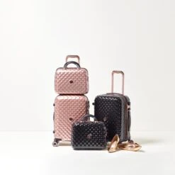 IT Luggage Glitzy - Vanity Case (Black) 20 IT Luggage Glitzy - Vanity Case (Black) -IT Luggage Store 16 2246713c cd3b 412c a115 2e5139ce78e2