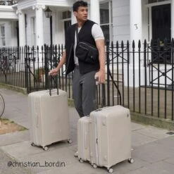 IT Luggage Spontaneous - Large (Feather Grey) 24 IT Luggage Spontaneous - Large (Feather Grey) -IT Luggage Store 3 fc52d954 b43f 4692 a16f 45e6b20db906