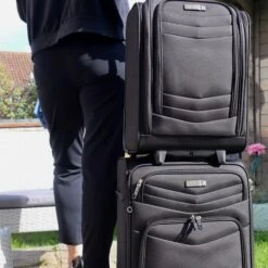 IT Luggage Intrepid - Cabin (Black) 25 IT Luggage Intrepid - Cabin (Black) -IT Luggage Store IntrepidCabin Underseat